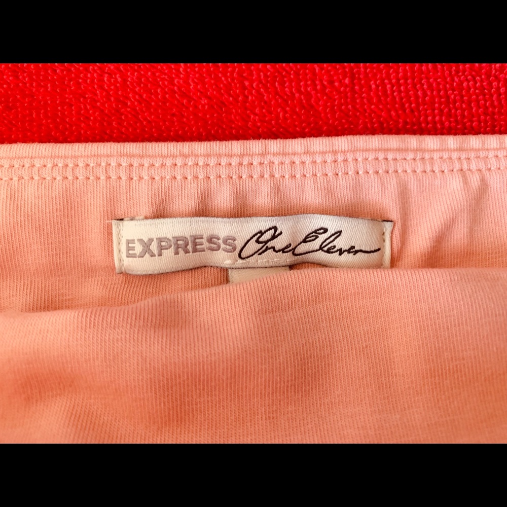 Pink, sleeveless, t-shirt.